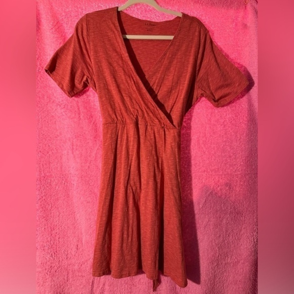 LL.BEAN size PM red, above the knee dress, tie front or back, vneck